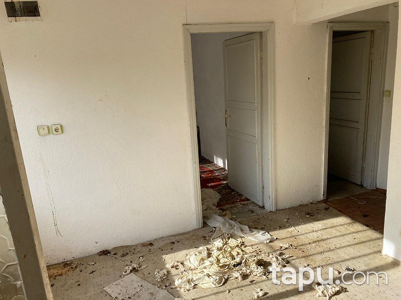 Balıkesir Gönen Çobanhamidiye Mahallesinde 68 m2 Tek Katlı Betonarme Ev, Üç Adet Dam ve Tarla