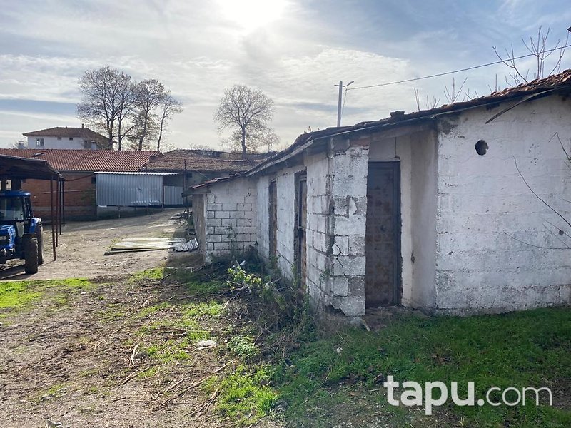 Balıkesir Gönen Çobanhamidiye Mahallesinde 68 m2 Tek Katlı Betonarme Ev, Üç Adet Dam ve Tarla