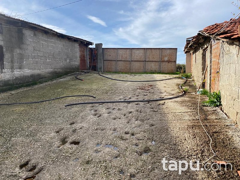 Balıkesir Gönen Çobanhamidiye Mahallesinde 68 m2 Tek Katlı Betonarme Ev, Üç Adet Dam ve Tarla