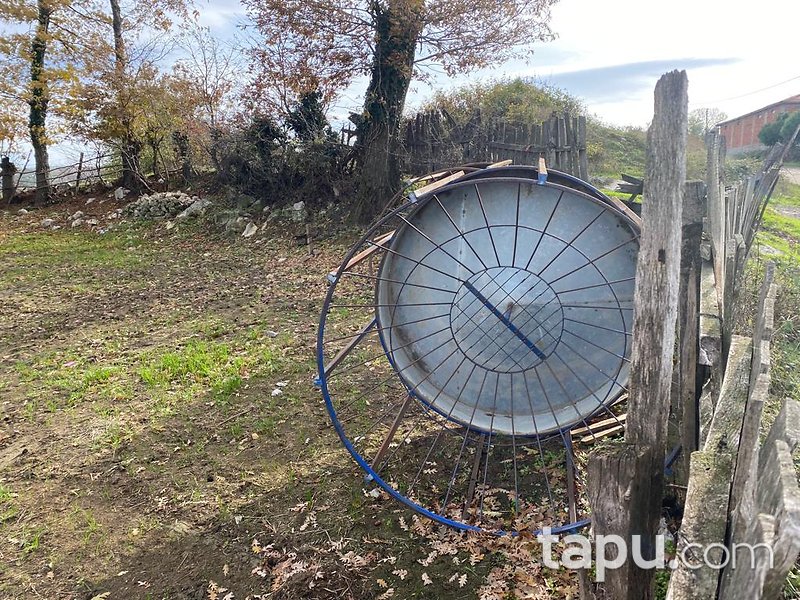 Balıkesir Gönen Çobanhamidiye Mahallesinde 68 m2 Tek Katlı Betonarme Ev, Üç Adet Dam ve Tarla