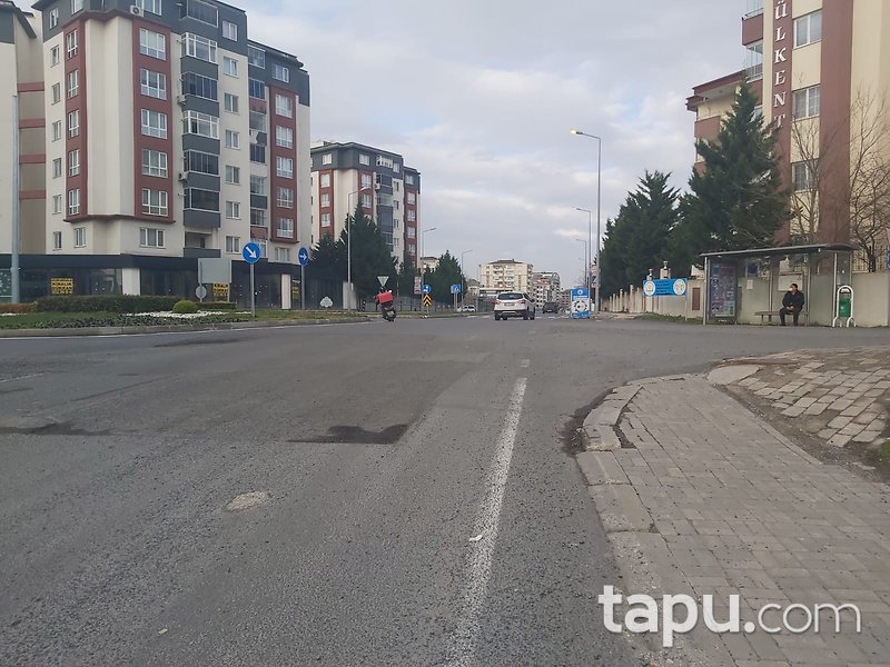 Çorlu Palmiye Evleri'nde Cadde Cepheli 545 m2 Dükkan