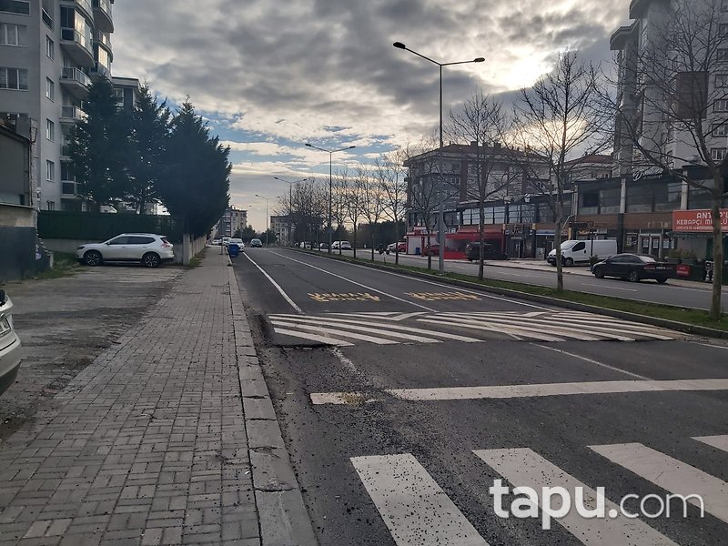 Çorlu Palmiye Evleri'nde Cadde Cepheli 545 m2 Dükkan