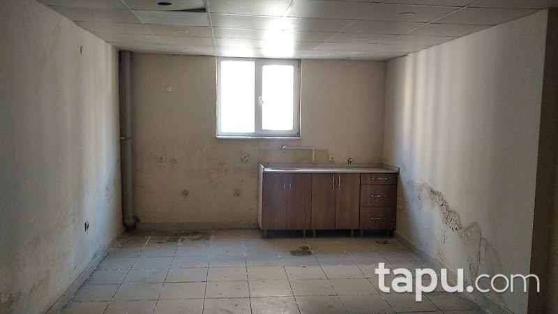 Zonguldak İstiklal Caddesi'nde Yakıcı İş Merkezi İçinde 25 m Ofis