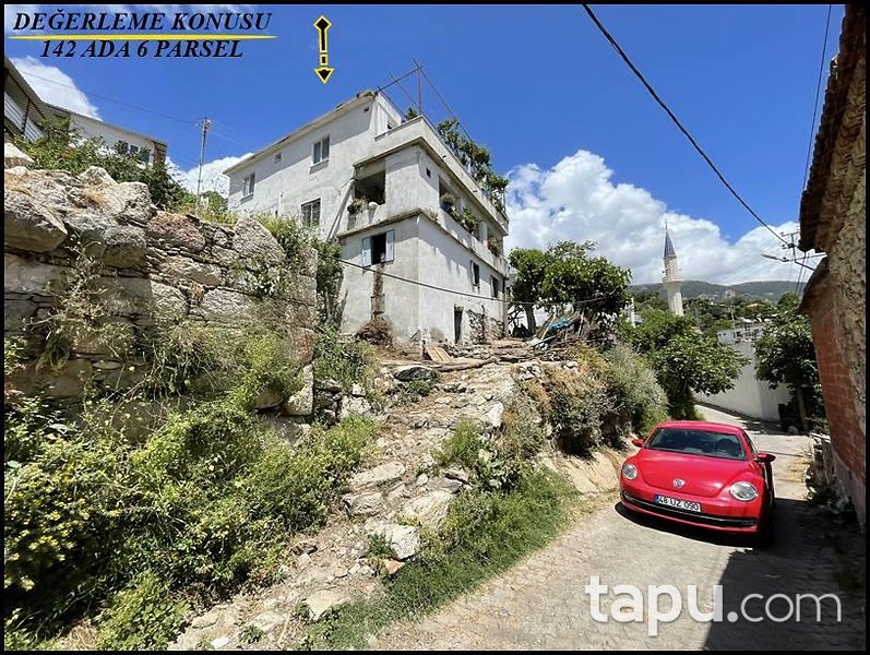 Muğla Milas'ta 261 m2 3 Katlı Bina ve Arsası