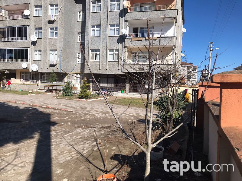 Sakarya Karasu Aziziye Mahallesi'nde 34 m2 İskanlı Dükkan