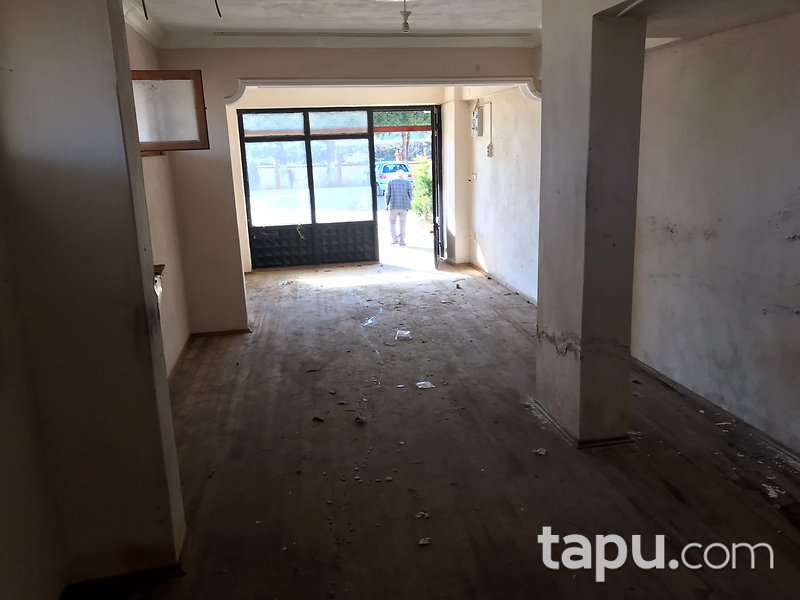 Sakarya Karasu Aziziye Mahallesi'nde 34 m2 İskanlı Dükkan