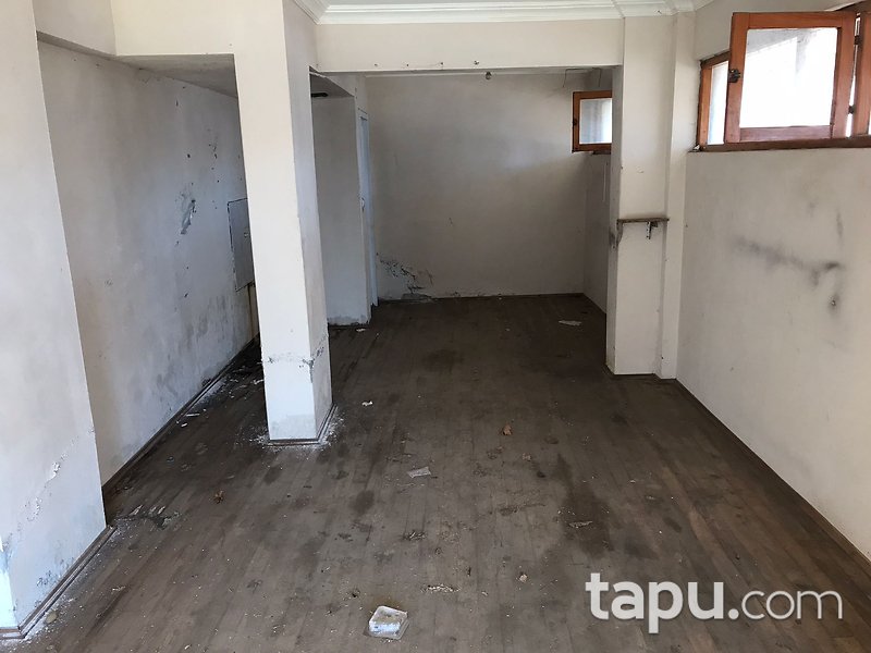 Sakarya Karasu Aziziye Mahallesi'nde 34 m2 İskanlı Dükkan