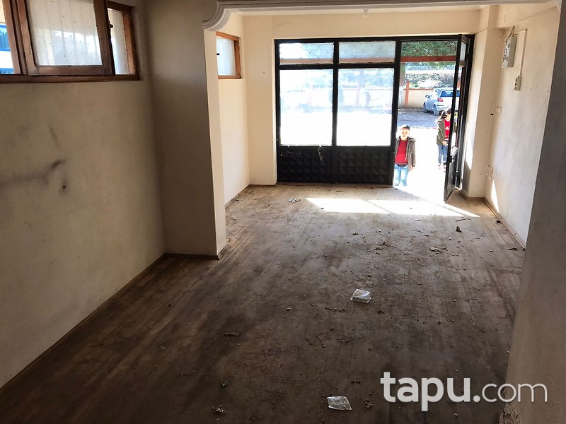 Sakarya Karasu Aziziye Mahallesi'nde 34 m2 İskanlı Dükkan