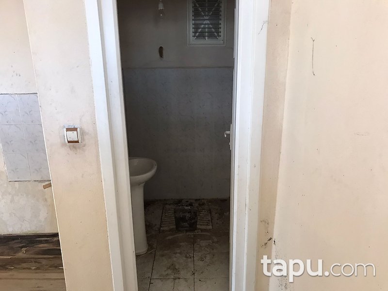 Sakarya Karasu Aziziye Mahallesi'nde 34 m2 İskanlı Dükkan