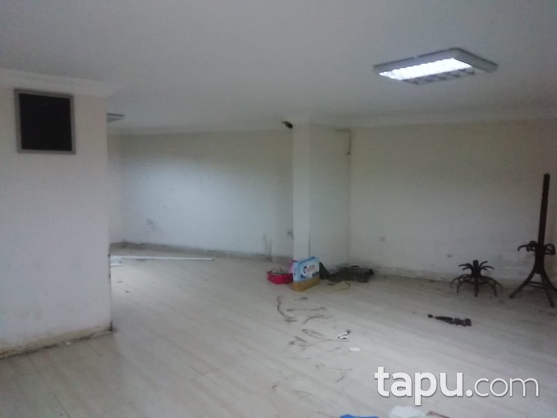 Osmaniye Merkez Esenevler Mahallesi'nde 136 m2 Depolu Dükkan
