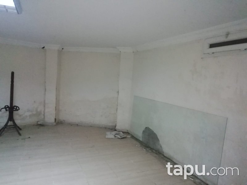 Osmaniye Merkez Esenevler Mahallesi'nde 136 m2 Depolu Dükkan