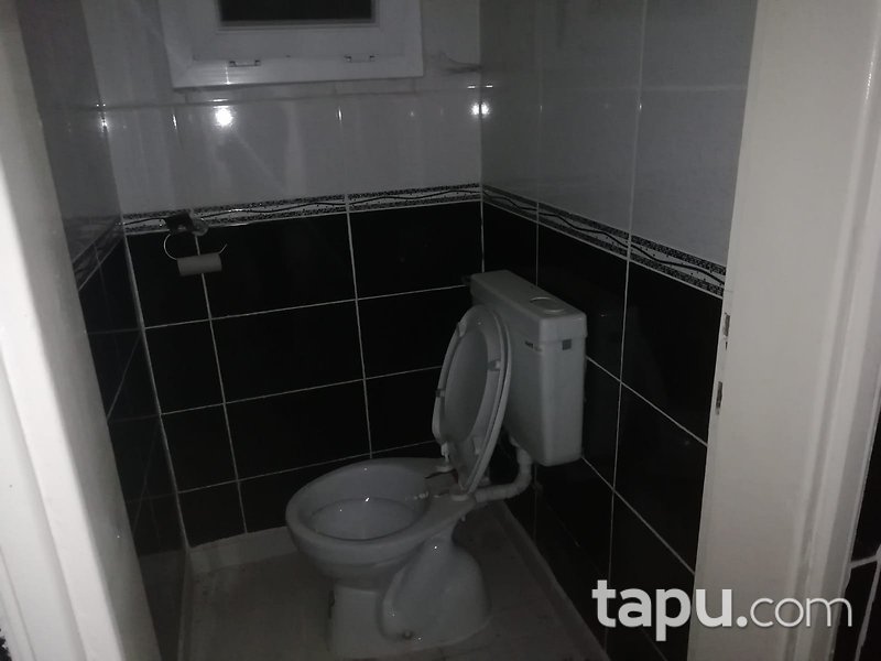 Osmaniye Merkez Esenevler Mahallesi'nde 136 m2 Depolu Dükkan