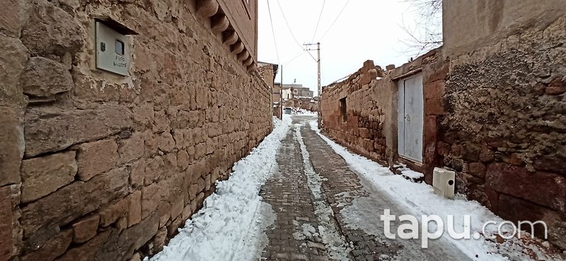 Kayseri İncesu'da Avlulu Kagir Ev