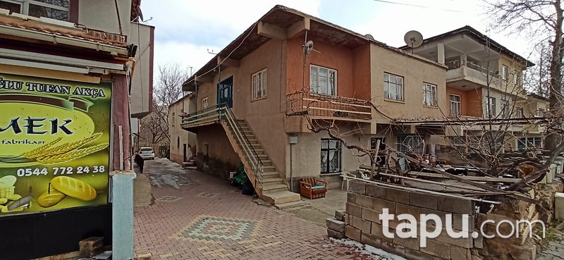 Kayseri Yahyalı'da Cadde Üzerinde Hisseli 400 m2 Müstakil Ev