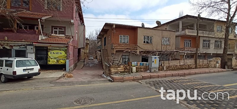 Kayseri Yahyalı'da Cadde Üzerinde Hisseli 400 m2 Müstakil Ev