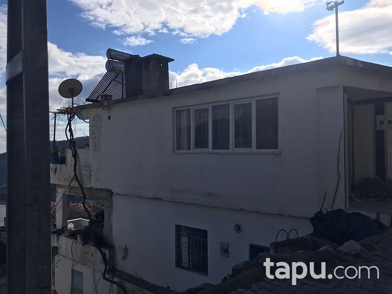 Muğla Milas'ta 261 m2 3 Katlı Bina ve Arsası