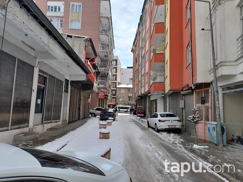 Van İpekyolu'nda Cadde Üzerinde 2+1 Daire