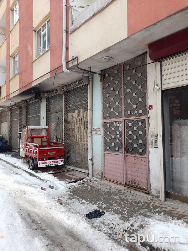 Van İpekyolu'nda Cadde Üzerinde 2+1 Daire