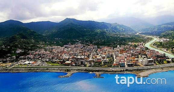 Artvin Kemalpaşa'da 3 Katlı Bina ve Arsası