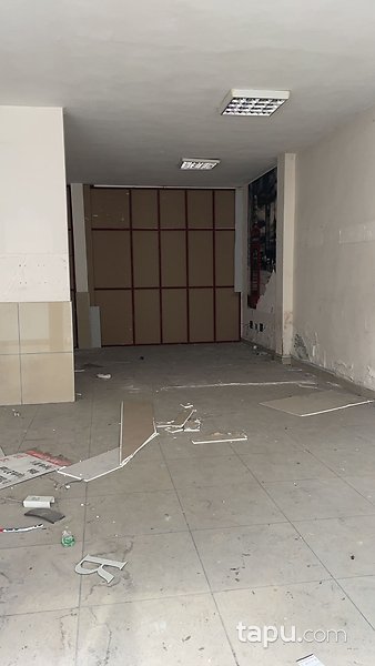 Mersin Soğuksu Caddesi'nde 81 m2 Dükkan