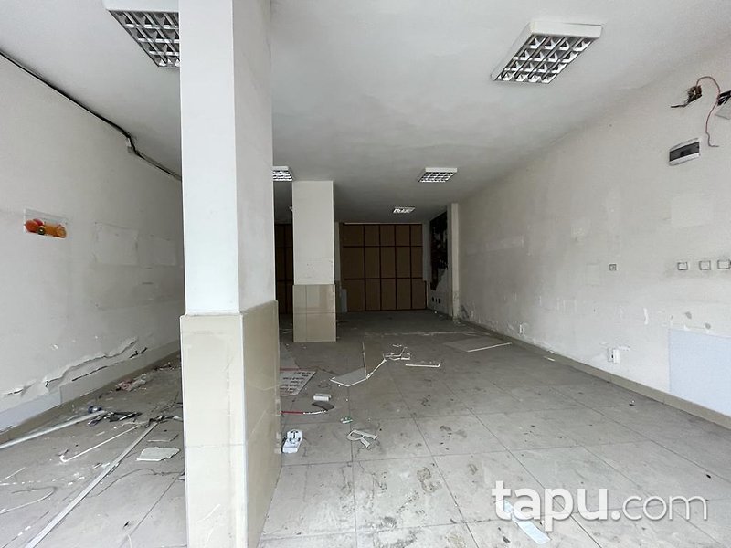 Mersin Soğuksu Caddesi'nde 81 m2 Dükkan