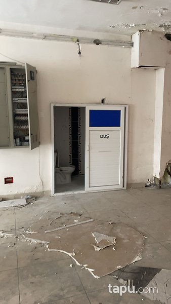 Mersin Soğuksu Caddesi'nde 81 m2 Dükkan