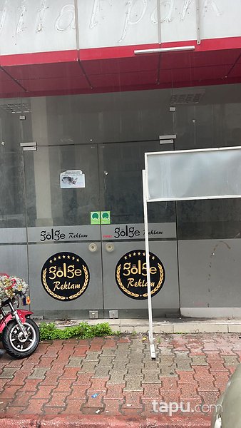 Mersin Soğuksu Caddesi'nde 81 m2 Dükkan