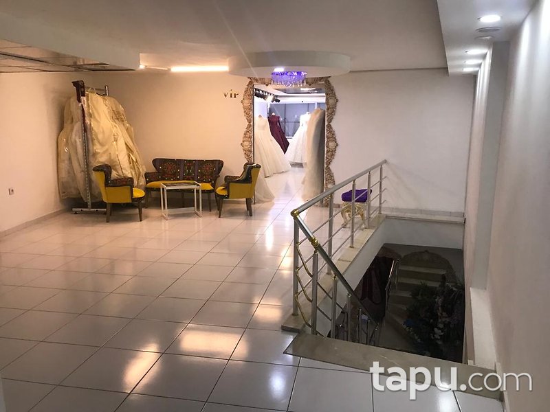 Van İpekyolu Cadde Cepheli Depolu Dükkan