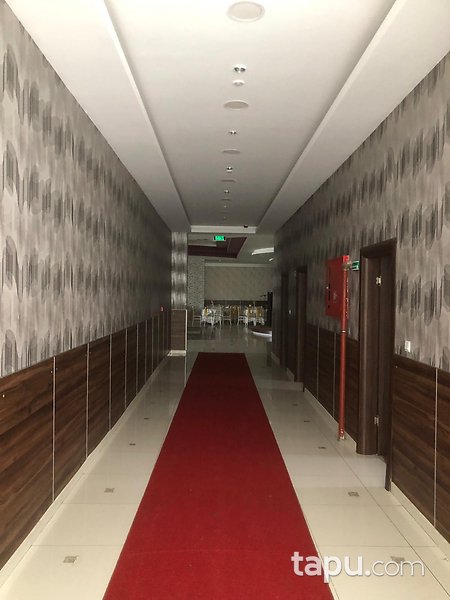 Bursa Osmangazi'de Mükemmel Lokasyonda Cadde Cepheli Kiracılı Düğün Salonu