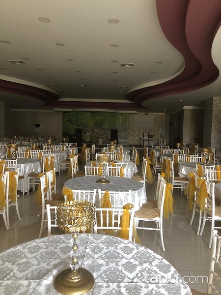 Bursa Osmangazi'de Mükemmel Lokasyonda Cadde Cepheli Kiracılı Düğün Salonu