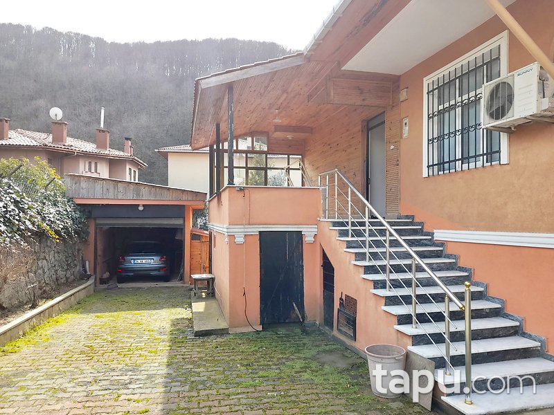 Beykoz Çiftlik'te 425 m2 Arsa Üzerinde Müstakil Bahçeli Bina