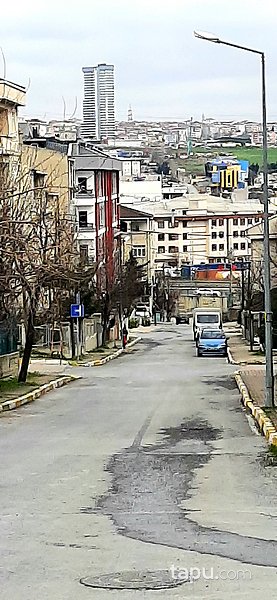 Beylikdüzü, Yakuplu'da İki Katlı Köşe Dükkan