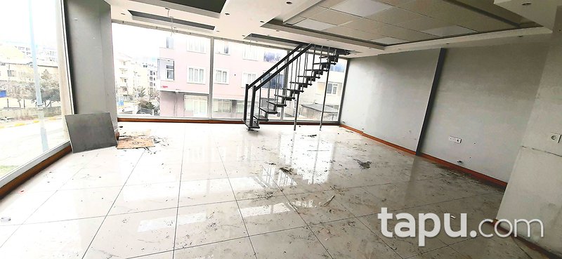 Beylikdüzü, Yakuplu'da İki Katlı Köşe Dükkan
