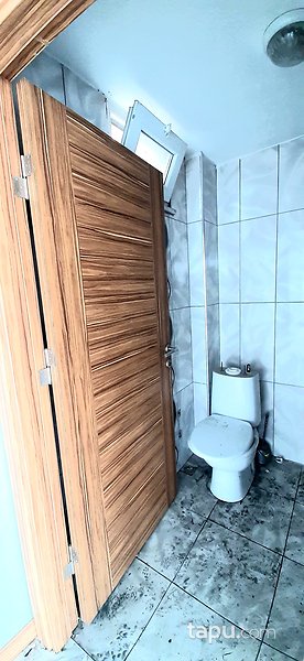 Beylikdüzü, Yakuplu'da İki Katlı Köşe Dükkan