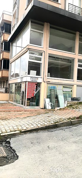Beylikdüzü, Yakuplu'da İki Katlı Köşe Dükkan