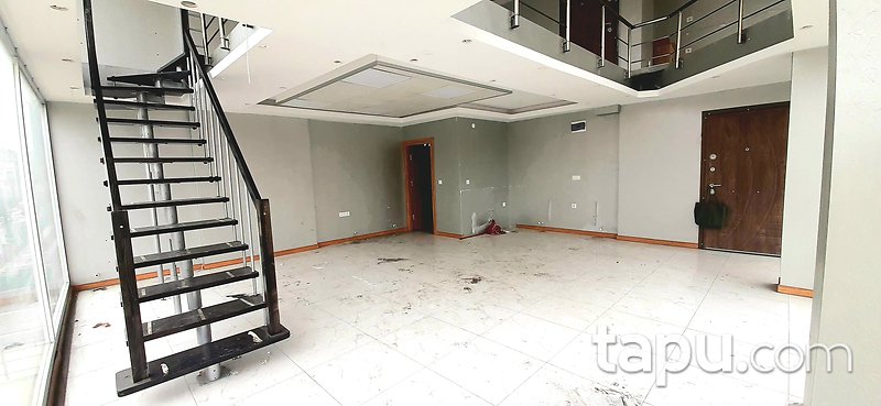 Beylikdüzü, Yakuplu'da İki Katlı Köşe Dükkan