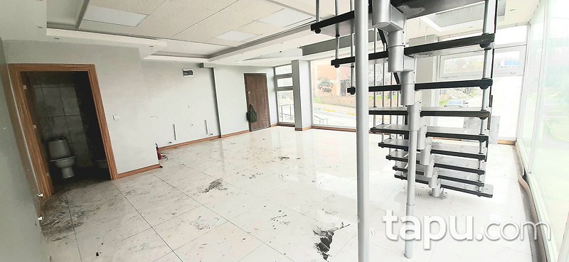 Beylikdüzü, Yakuplu'da İki Katlı Köşe Dükkan