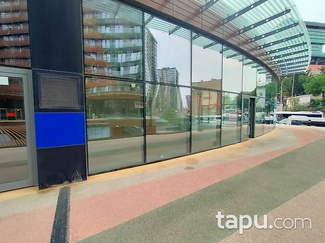 Pırlanta Göztepe Sitesi'nde Geniş Cepheli 173 m2 Dükkan