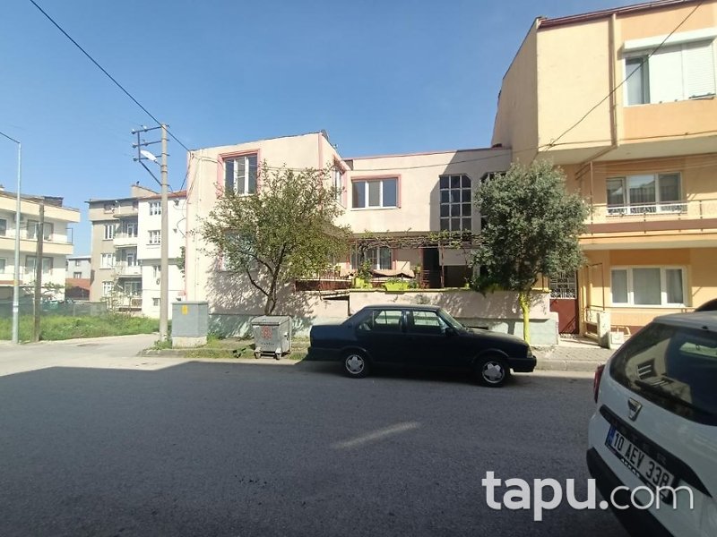 Balıkesir Karesi Toygar Mahallesi'nde Bina