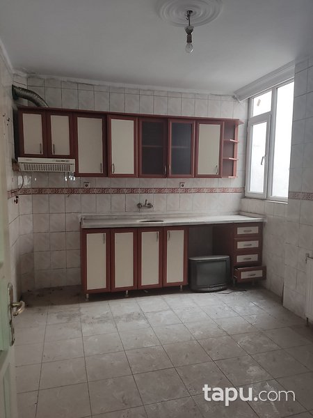 Van İpekyolu'nda Cadde Üzerinde 2+1 Daire