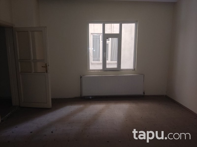 Van İpekyolu'nda Cadde Üzerinde 2+1 Daire