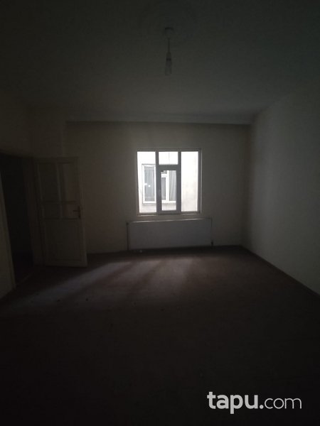 Van İpekyolu'nda Cadde Üzerinde 2+1 Daire