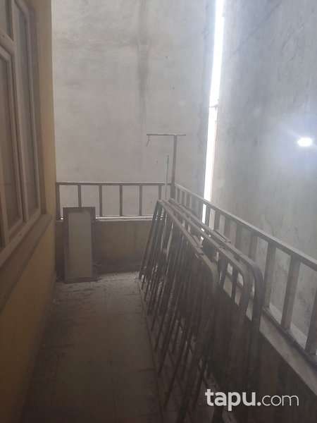 Van İpekyolu'nda Cadde Üzerinde 2+1 Daire