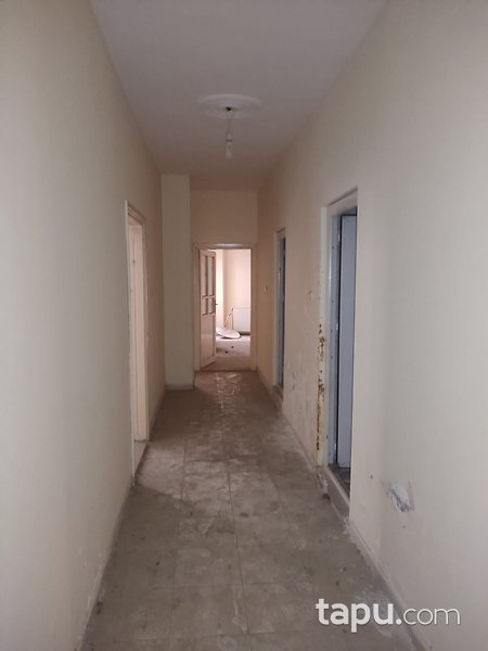 Van İpekyolu'nda Cadde Üzerinde 2+1 Daire