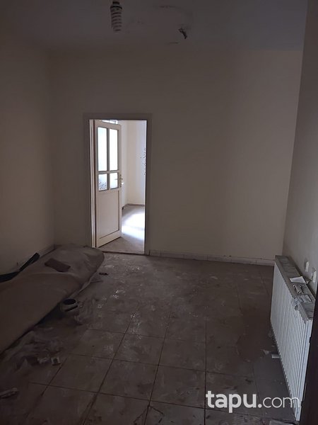 Van İpekyolu'nda Cadde Üzerinde 2+1 Daire