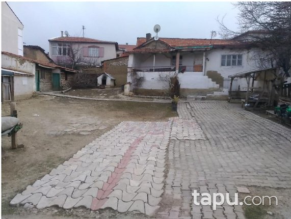 Polatlı Zafer Mahallesi'nde Hisseli Kerpiç Ev Avlu ve Arsası