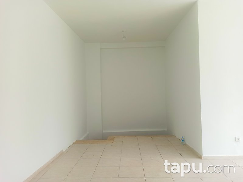Sancaktepe'de Yakacık Caddesine Komşu 102 m2 Depolu Dükkan