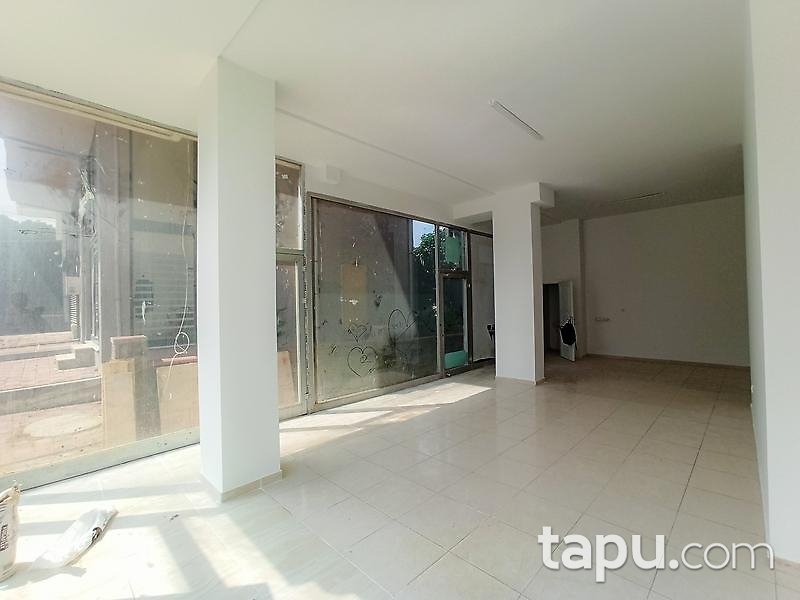 Sancaktepe'de Yakacık Caddesine Komşu 102 m2 Depolu Dükkan