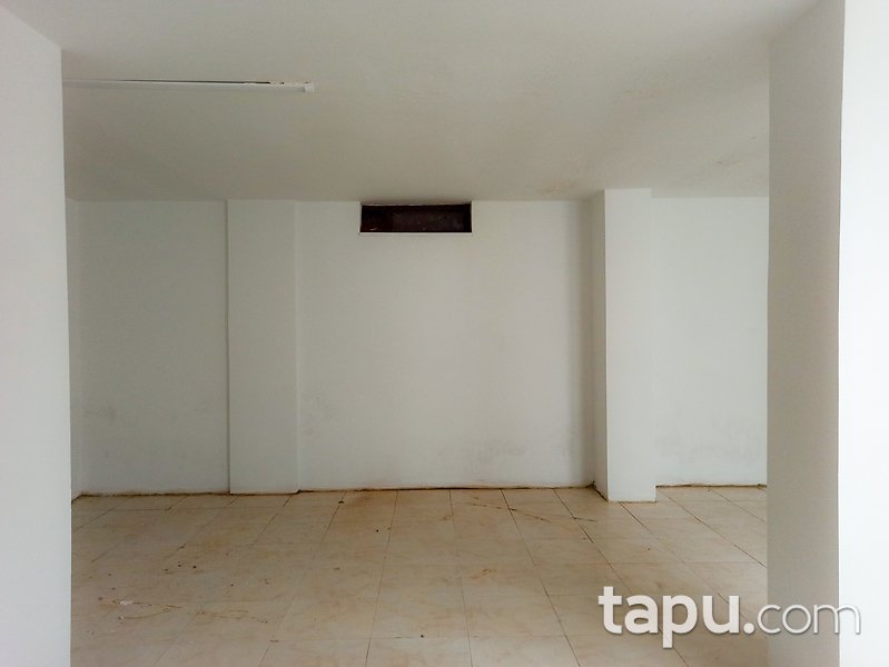 Sancaktepe'de Yakacık Caddesine Komşu 102 m2 Depolu Dükkan