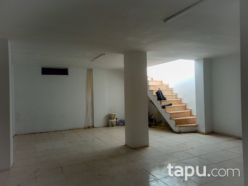Sancaktepe'de Yakacık Caddesine Komşu 102 m2 Depolu Dükkan